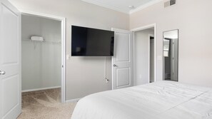 2 habitaciones, escritorio, tabla de planchar con plancha y wifi 