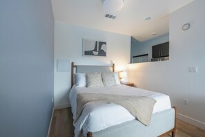 Desk, iron/ironing board, WiFi, bed sheets - Landing | Spectacular Studio in Central City (Salt Lake City)