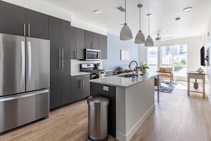 Fridge, dining tables - Landing | Beautiful Studio in Central City (Salt Lake City)