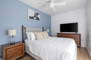 Desk, iron/ironing board, WiFi, bed sheets - Landing | Modern Studio in Central City (Salt Lake City)