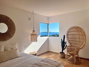 5 bedrooms, iron/ironing board, WiFi, bed sheets - Villa sea view in Hyères with swimming pool (Hyères)