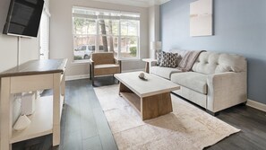Living area - Landing | Amazing 1BD, Gym, Courtyard (Columbia)