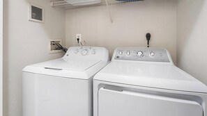 Interior - Landing | Amazing 1BD, Gym, Courtyard (Columbia)