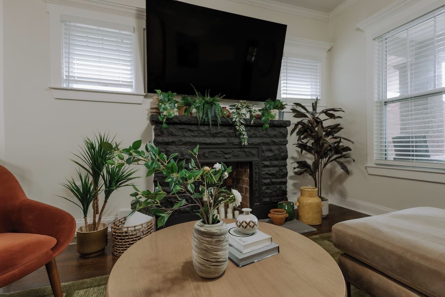 Smart TV, fireplace