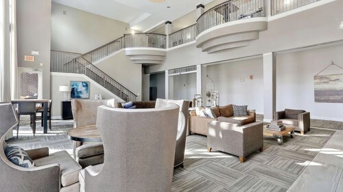 Landing | Amazing 1BD, Courtyard, Gym