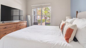 1 bedroom, desk, iron/ironing board, WiFi - Landing | Amazing 1BD, Courtyard, Gym (Columbia)