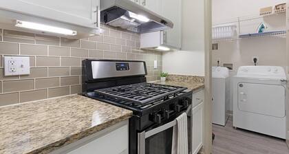 Landing | Amazing 2BD, Courtyard, Gym