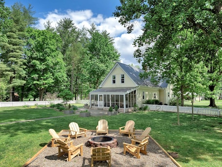 Terrace/patio. Spacious 4-bedroom home in Clarksville IN City Convenience meets Country Charm