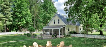 Spacious 4-bedroom home in Clarksville IN. accommodates 16. gourmet kitchen.