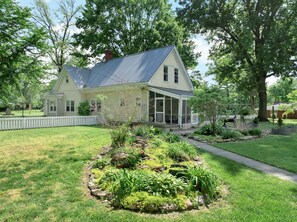 Exterior - Spacious 4-bedroom home in  Clarksville IN City Convenience meets Country Charm (Clarksville)