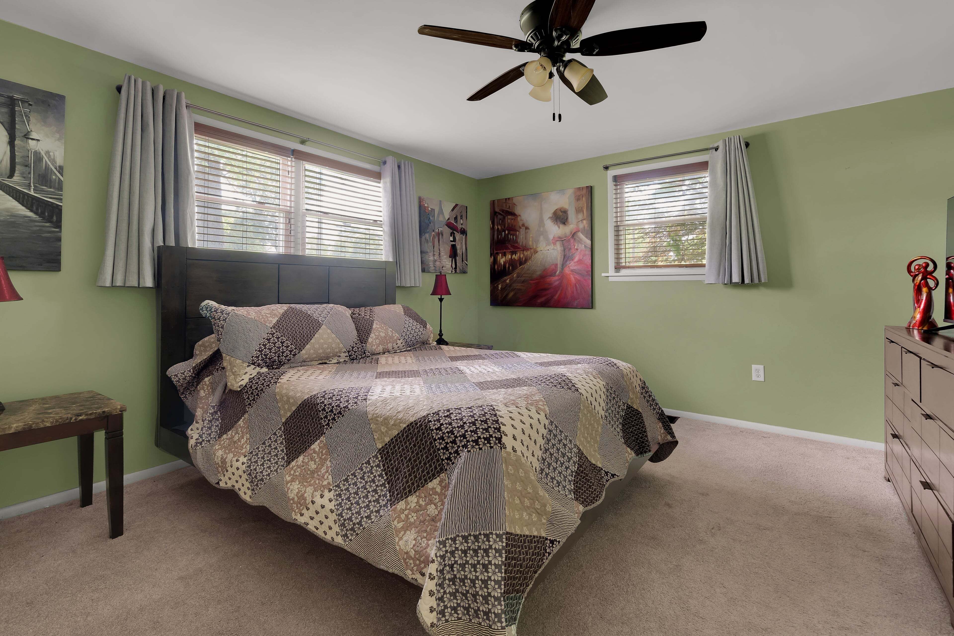 4 bedrooms, in-room safe, iron/ironing board, free WiFi