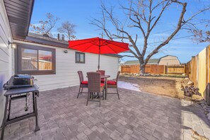 Outdoor dining - Merry Melly, The Midtown Charmer! Close to Midtown, downtown, freeway, airport (Reno)