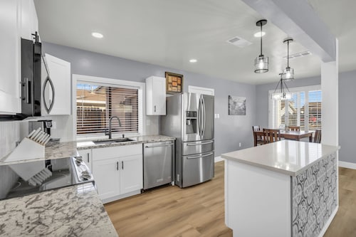 Merry Melly, The Midtown Charmer! Close to Midtown, downtown, freeway, airport