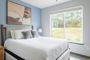1 bedroom, desk, iron/ironing board, WiFi - Landing | Spectacular 1BD, Rooftop Lounge, Gym (Bellview)