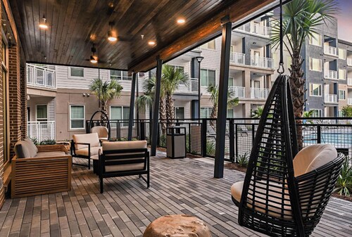 Landing | Stylish 1BD, Yoga Studio, Game Room