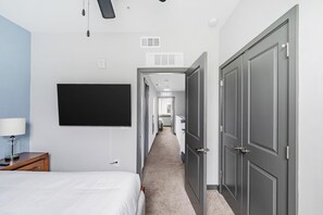 2 bedrooms, desk, iron/ironing board, WiFi - Landing | Stylish 2BD, Rooftop Lounge, Game Room (Bellview)