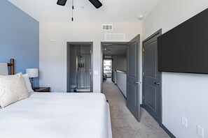 2 habitaciones, escritorio, tabla de planchar con plancha y wifi 