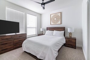 3 Schlafzimmer, Schreibtisch, Bügeleisen/Bügelbrett, WLAN