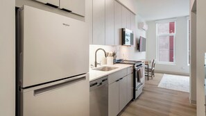 Fridge, dining tables - Landing | Modern Studio in Lincoln Park (Chicago)