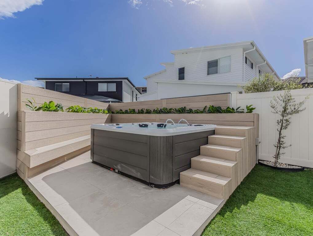 Outdoor spa tub