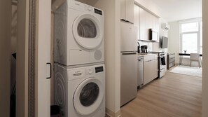 Fridge, dining tables - Landing | Modern Studio in Lincoln Park (Chicago)