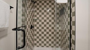 Bathroom - Landing | Beautiful Studio in Lincoln Park (Chicago)