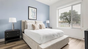 1 bedroom, desk, iron/ironing board, WiFi - Landing | Stylish 1BD, Gym (Austin)