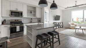 Refrigerador y comedor 