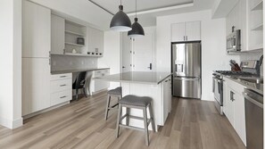 Refrigerador y comedor 
