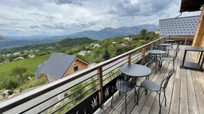 Outdoor dining - Le Barry - Chalets des Peylières (Saint-Michel-de-Chaillol)
