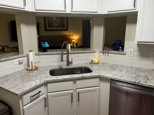 PRIVATE SPACIOUS AND COZY 3-bedroom house in charming Channelview relaxing stays