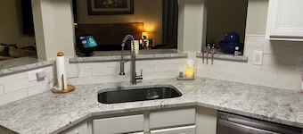 PRIVATE SPACIOUS AND COZY 3-bedroom house in charming Channelview relaxing stays