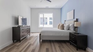 1 bedroom, desk, iron/ironing board, WiFi - Landing | Modern 1BD, Gym (Austin)