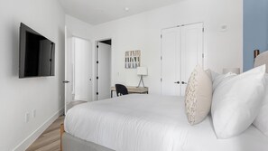 2 bedrooms, desk, iron/ironing board, WiFi - Landing | Stunning 2BD, Gym (Austin)