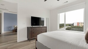 1 bedroom, desk, iron/ironing board, WiFi - Landing | Incredible 1BD, Gym (Austin)