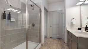 Bathroom - Landing | Modern 1BD in Downtown Fort Worth (Fort Worth)