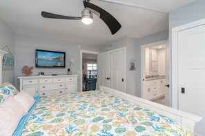 1 bedroom, WiFi, bed sheets - Riverside Retreat Marco Island Waterfront Condo (Marco Island)