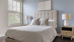 2 bedrooms, desk, iron/ironing board, WiFi - Landing | Stylish 2BD, Gym (Austin)