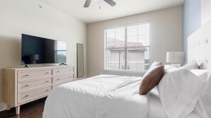 2 habitaciones, escritorio, tabla de planchar con plancha y wifi 
