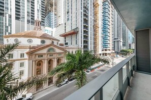 Property grounds - Downtown Retreat with Rooftop Pool (Miami)