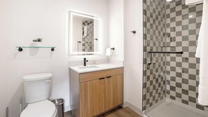 Bathroom - Landing | Stunning 1BD in Lincoln Park (Chicago)