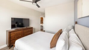 2 slaapkamers, een bureau, een strijkplank/strijkijzer, wifi