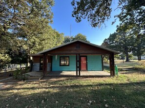 Exterior - Cozy Lake Cabin (Kingston)