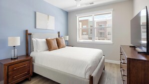 2 bedrooms, desk, iron/ironing board, WiFi - Landing | Chic 2BD, Gym, Pool (Goodyear)