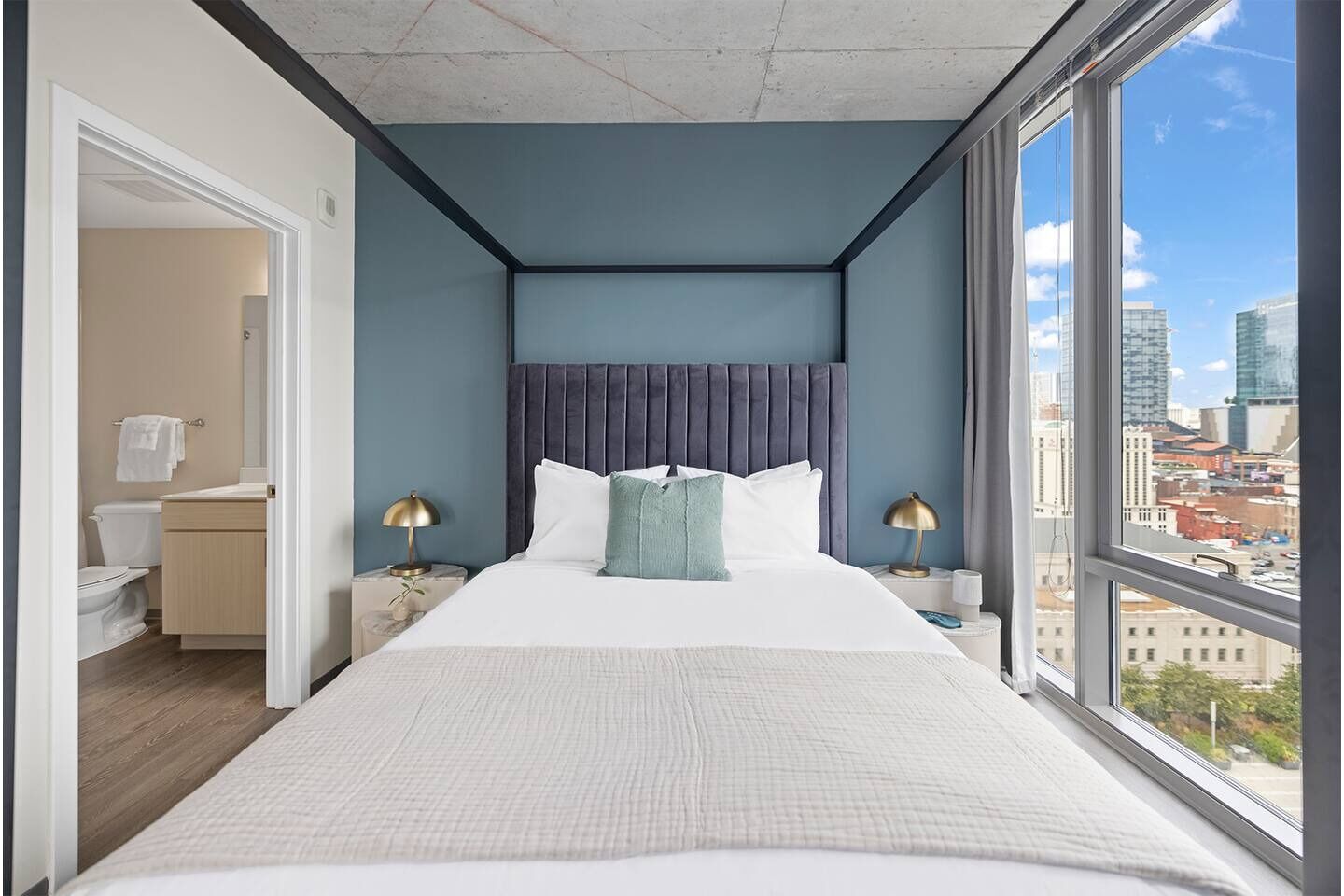 2 habitaciones, tabla de planchar con plancha y wifi gratis 