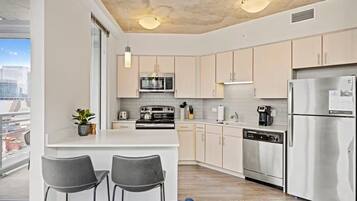 Coffee/tea maker, fridge, microwave, oven