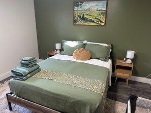 3 bedrooms, travel cot, WiFi, bed sheets - Charming Duplex Close to Soldotna and Kenai River - Basement (Soldotna)