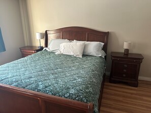 2 bedrooms, travel cot, WiFi, bed sheets - Charming Duplex Close to Soldotna and Kenai River - Main Floor (Soldotna)