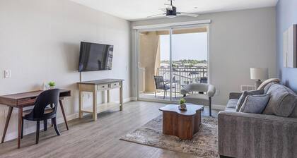 Landing | Chic 2BD, Gym, Clubhouse