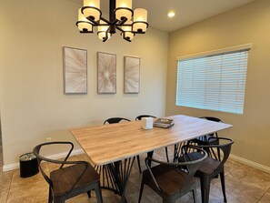 Dining - Bright large 3 bed 2 bath villa near Disneyland dining perfect for family stays (La Puente)